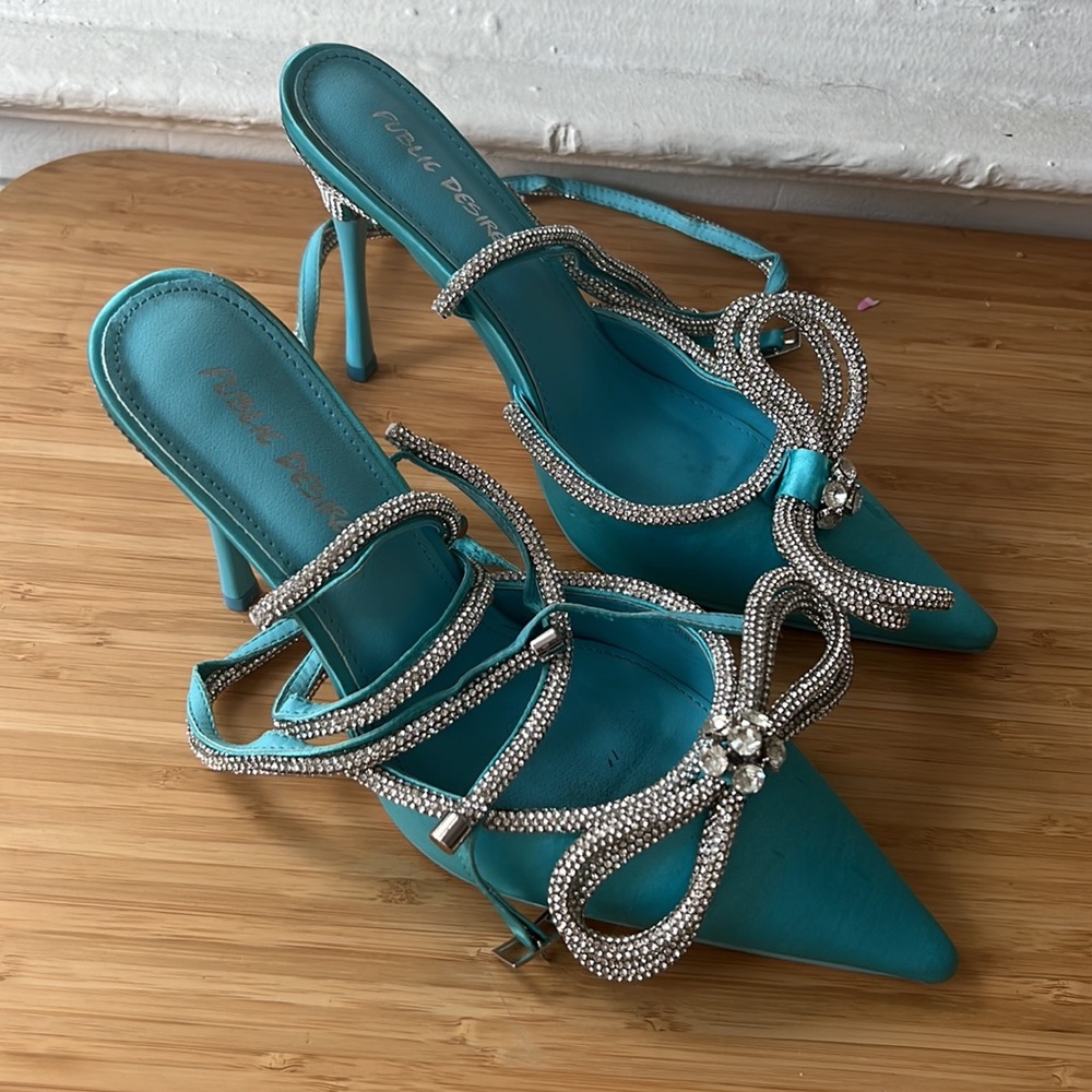 MIDNIGHT BLUE SATIN WRAP AROUND BOW RHINESTONE COURT HEELS